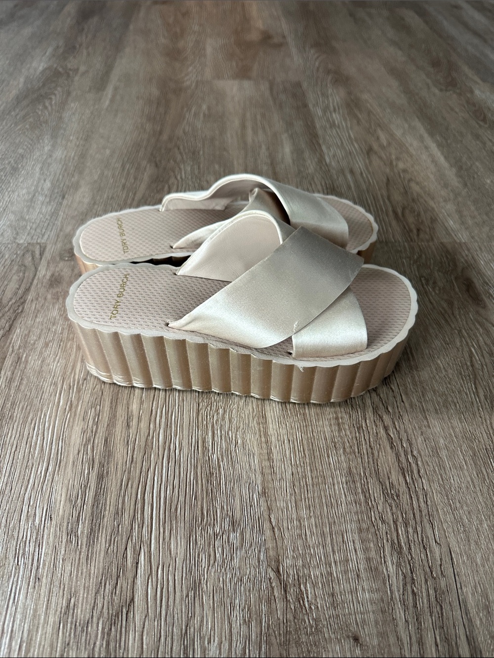 Tory Burch Satin Scalloped Platform Wedge Slide Sandals Bellini Blush Size 7